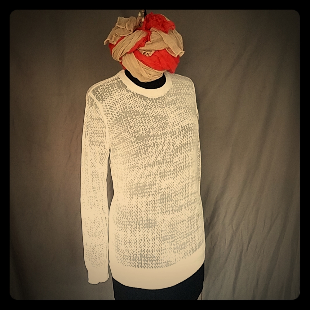 Theory crewneck white pullover long sleeved